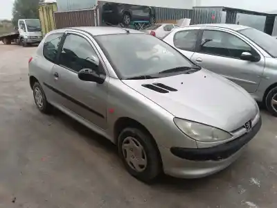 Veículo de Sucata peugeot 206 berlina xr do ano 1999 alimentado hfz
