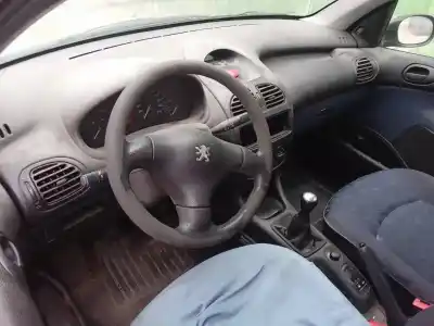 Veículo de Sucata peugeot 206 berlina xr do ano 1999 alimentado hfz