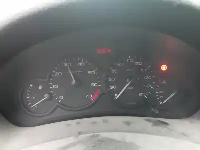 Veículo de Sucata peugeot 206 berlina xr do ano 1999 alimentado hfz