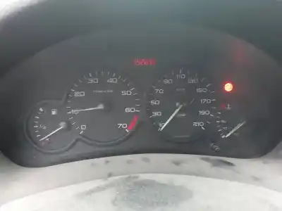 Veículo de Sucata peugeot 206 berlina xr do ano 1999 alimentado hfz