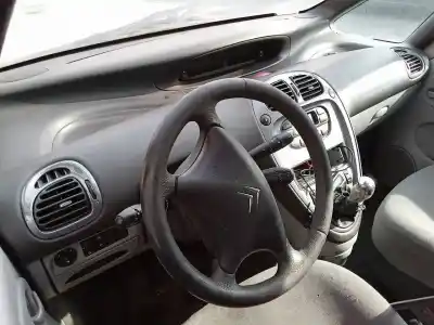 Veículo de Sucata citroen xsara picasso 2.0 hdi vivace do ano 2004 alimentado rhy