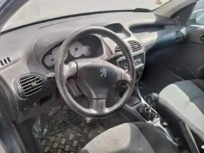 Veículo de Sucata peugeot 206 berlina x-line do ano 2002 alimentado 8hx