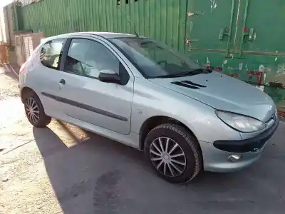 Veículo de Sucata peugeot 206 berlina xt do ano 2001 alimentado wjy