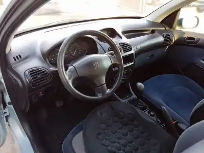 Veículo de Sucata peugeot 206 berlina xt do ano 2001 alimentado wjy