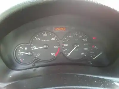 Veículo de Sucata peugeot 206 berlina xt do ano 2001 alimentado wjy