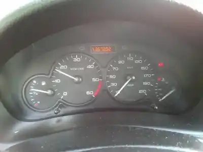 Veículo de Sucata peugeot 206 berlina xt do ano 2001 alimentado wjy