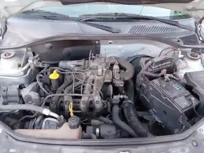 Здавання транспортного засобу renault clio ii fase ii (b/cb0) expression року 2002 потужний d7f g7