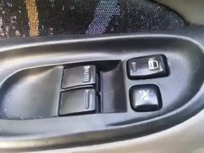 Veículo de Sucata nissan almera (n16/e) comfort do ano 2001 alimentado yd22