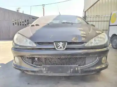 Veicolo di demolizione peugeot 206 cc cc dell'anno 2005 alimentato nfu