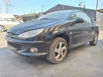 Veicolo di demolizione peugeot 206 cc cc dell'anno 2005 alimentato nfu