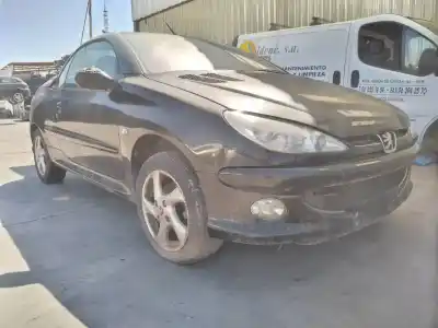 Veicolo di demolizione peugeot 206 cc cc dell'anno 2005 alimentato nfu
