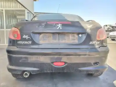 Veicolo di demolizione peugeot 206 cc cc dell'anno 2005 alimentato nfu