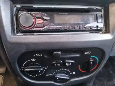 Veicolo di demolizione peugeot 206 cc cc dell'anno 2005 alimentato nfu