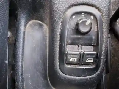 Veicolo di demolizione peugeot 206 cc cc dell'anno 2005 alimentato nfu