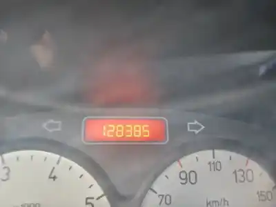 Veicolo di demolizione peugeot 206 cc cc dell'anno 2005 alimentato nfu