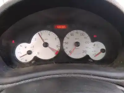 Veicolo di demolizione peugeot 206 cc cc dell'anno 2005 alimentato nfu