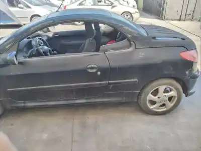Veicolo di demolizione peugeot 206 cc cc dell'anno 2005 alimentato nfu