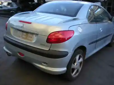 Veicolo di demolizione peugeot 206 cc 1.6 16v cat dell'anno 2003 alimentato nfu