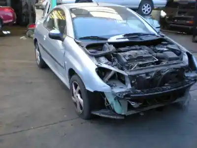 Veicolo di demolizione peugeot 206 cc 1.6 16v cat dell'anno 2003 alimentato nfu