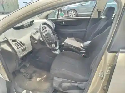 Veículo de Sucata citroen c4 berlina vtr plus do ano 2004 alimentado nfu