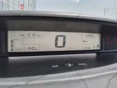 Veículo de Sucata citroen c4 berlina vtr plus do ano 2004 alimentado nfu