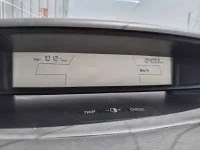 Veículo de Sucata citroen c4 berlina vtr plus do ano 2004 alimentado nfu