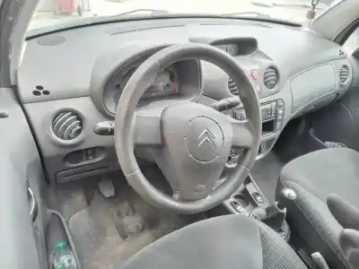 Véhicule à la ferraille CITROEN C3 1.4 HDi Exclusive de l'année 2004 alimenté 8HX