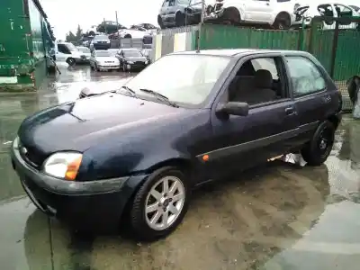 Sloopvoertuig ford fiesta berlina (dx) ambiente van het jaar 2001 aangedreven rtn