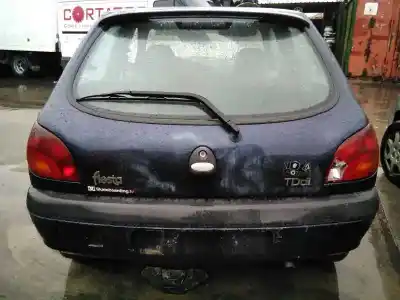 Sloopvoertuig ford fiesta berlina (dx) ambiente van het jaar 2001 aangedreven rtn