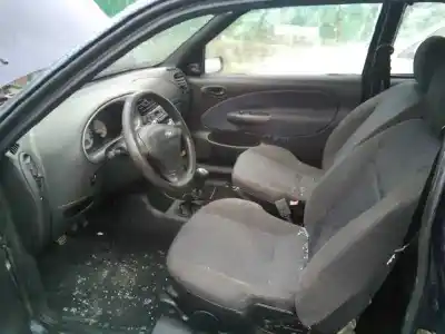 Sloopvoertuig ford fiesta berlina (dx) ambiente van het jaar 2001 aangedreven rtn