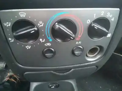 Sloopvoertuig ford fiesta berlina (dx) ambiente van het jaar 2001 aangedreven rtn