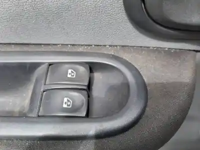 Véhicule à la ferraille renault clio iii pack dynamique de l'année 2006 alimenté k9kt7