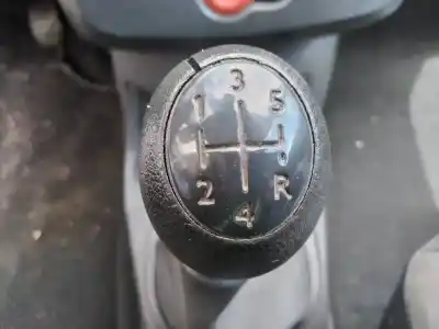 Véhicule à la ferraille renault clio iii pack dynamique de l'année 2006 alimenté k9kt7