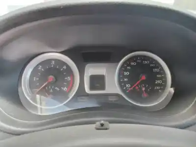 Véhicule à la ferraille renault clio iii pack dynamique de l'année 2006 alimenté k9kt7