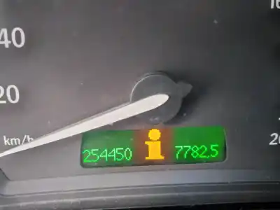 Veículo de Sucata saab 9-3 berlina 2.2 16v tid cat do ano 2002 alimentado d223l