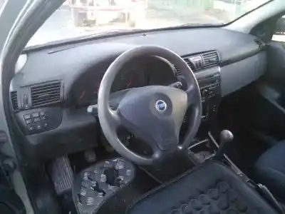 Véhicule à la ferraille fiat stilo (192) 1.9 jtd / 1.9 jtd 115 active de l'année 2004 alimenté 192a1000