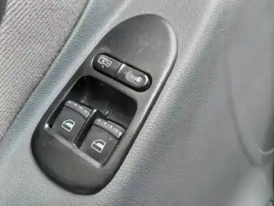 Здавання транспортного засобу seat leon (1m1) stella року 2001 потужний aqm