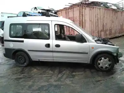 Veículo de Sucata opel combo familiar do ano 2002 alimentado y17dtl
