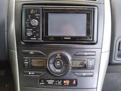 Véhicule à la ferraille toyota auris active de l'année 2012 alimenté 1nd