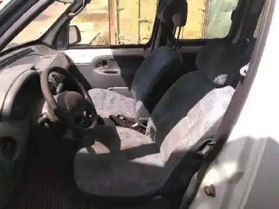 Здавання транспортного засобу renault kangoo (f/kc0) alize року 1999 потужний f8q k6
