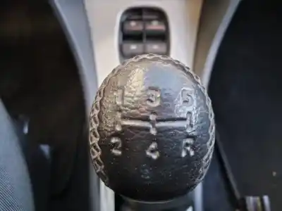 Véhicule à la ferraille tata                                               indica                                                                                                                                                                                                                                                     1.4 i                                                                                                                                                                                                                                                      de l'année 2011 alimenté 475si48