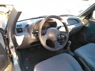 Veicolo di demolizione nissan micra (k11) lx dell'anno 1995 alimentato cg13