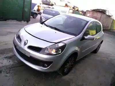 Veicolo di demolizione renault clio iii confort dynamique dell'anno 2006 alimentato k4md8