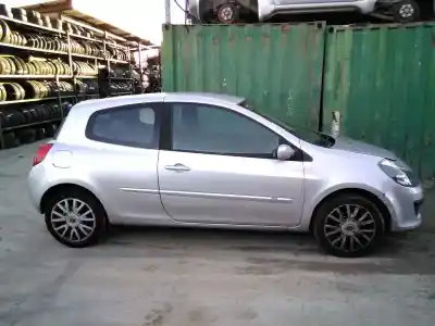 Veicolo di demolizione renault clio iii confort dynamique dell'anno 2006 alimentato k4md8