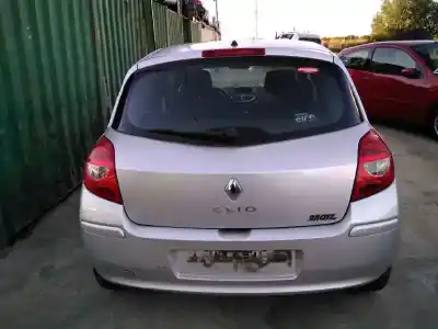Veicolo di demolizione renault clio iii confort dynamique dell'anno 2006 alimentato k4md8