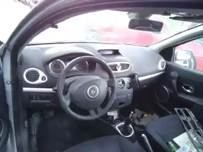 Veicolo di demolizione renault clio iii confort dynamique dell'anno 2006 alimentato k4md8