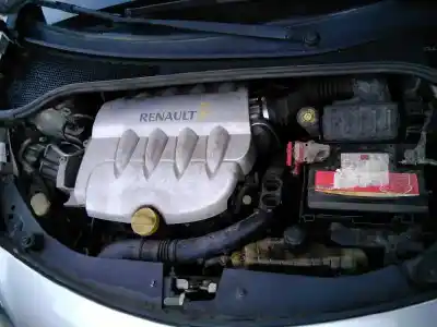 Veicolo di demolizione renault clio iii confort dynamique dell'anno 2006 alimentato k4md8