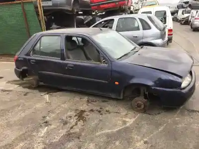 Sloopvoertuig ford fiesta berlina (dx) básico van het jaar 1998 aangedreven rtj