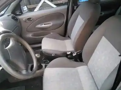 Sloopvoertuig ford fiesta berlina (dx) ambiente van het jaar 1999 aangedreven rtj