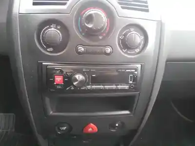 Verschrottungsfahrzeug renault megane ii berlina 5p luxe dynamique des jahres 2006 angetrieben k9k p732
